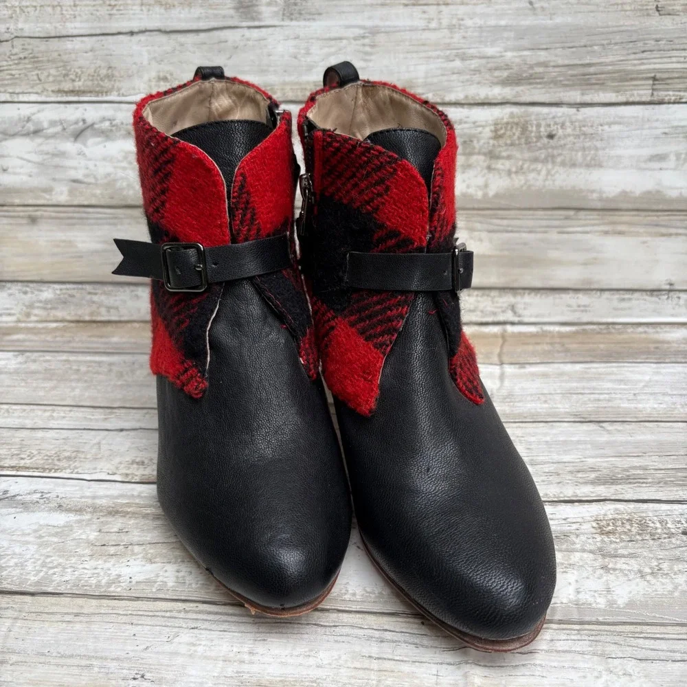 Matt Bernson Ankle Boots 7 Black Red Buffalo Plaid Leather Wool Buckle Booties